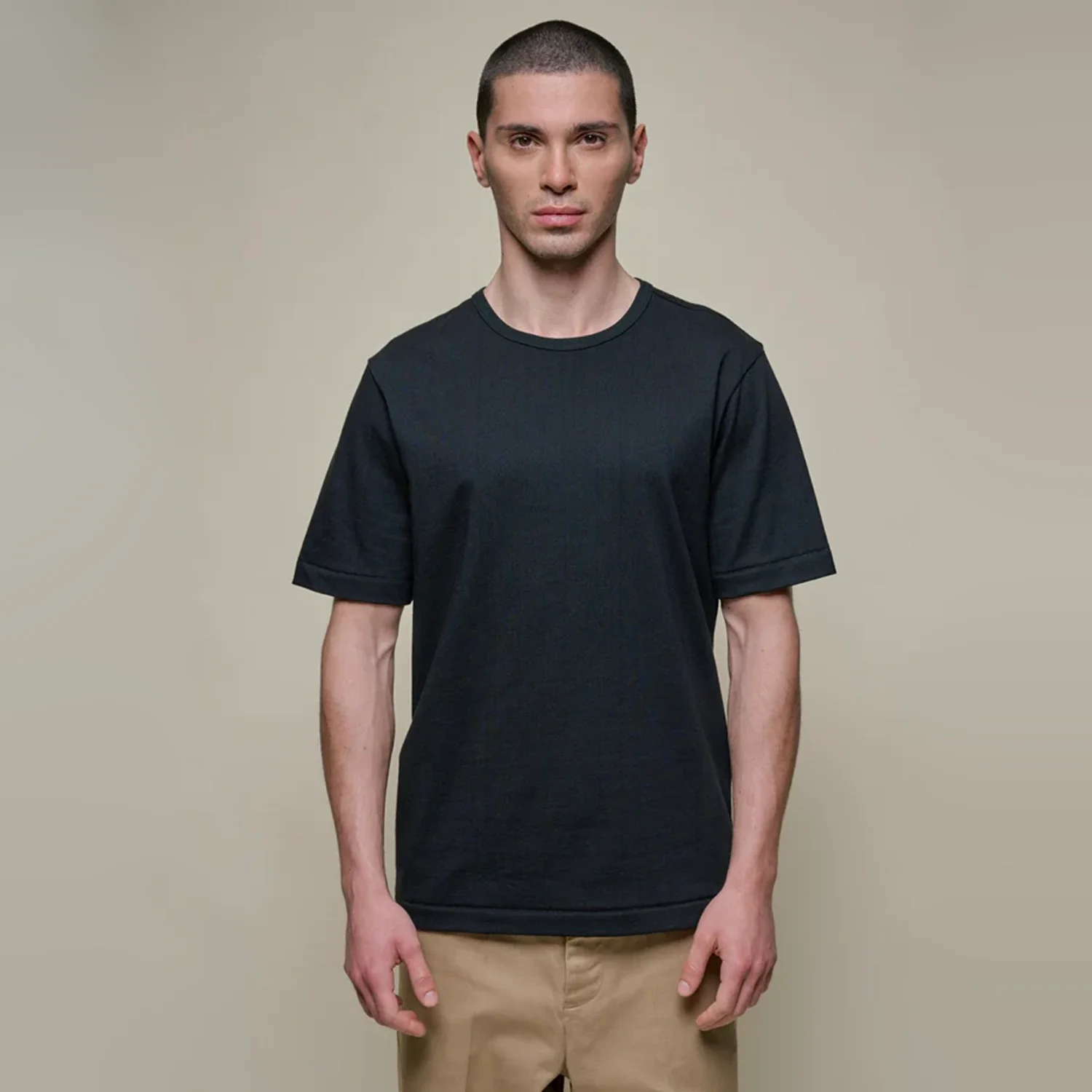 2M15.01 Classic Fit T-Shirt - Black - Image 3