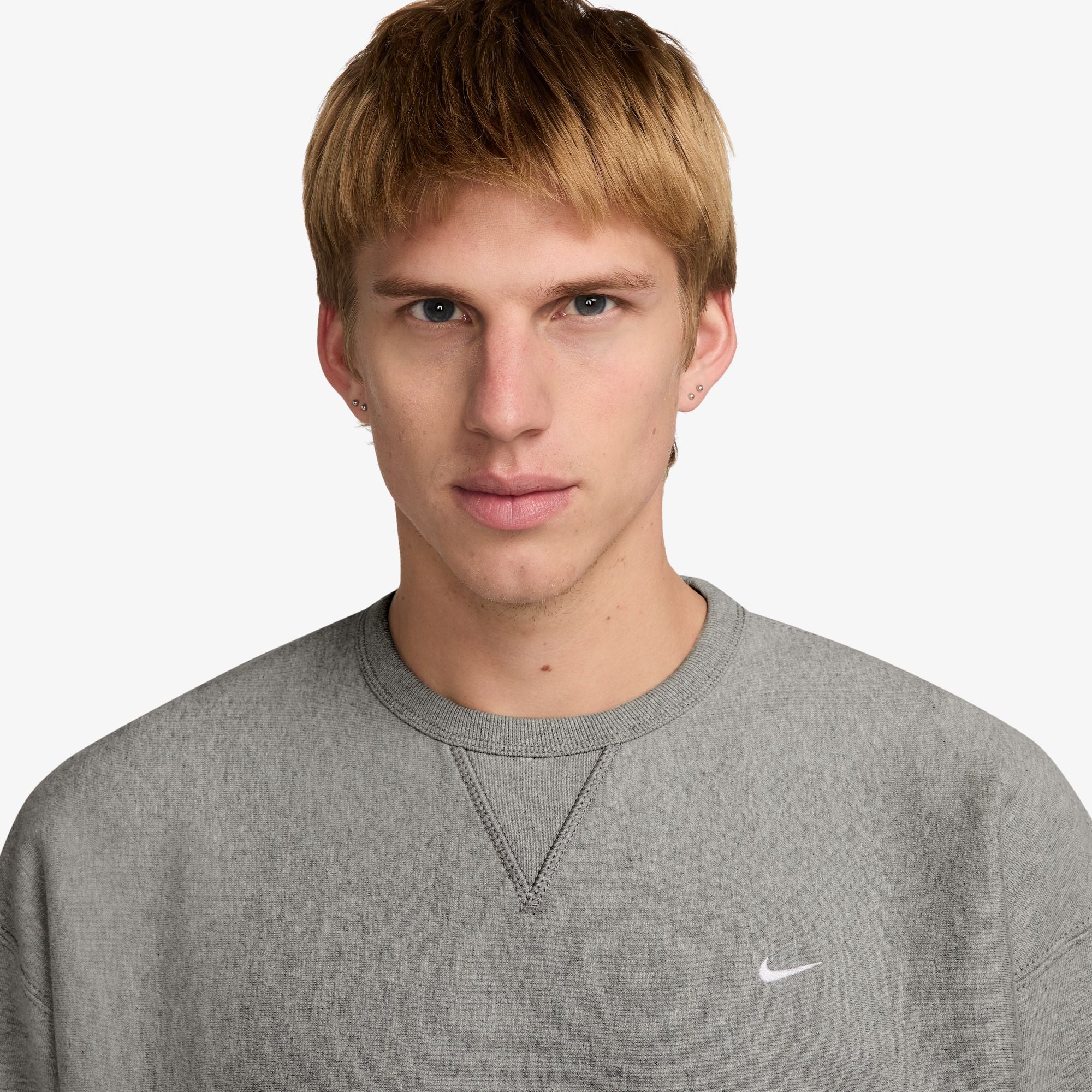 Nike Solo Swoosh Crewneck - DK GREY HEATHER/WHITE - Image 4