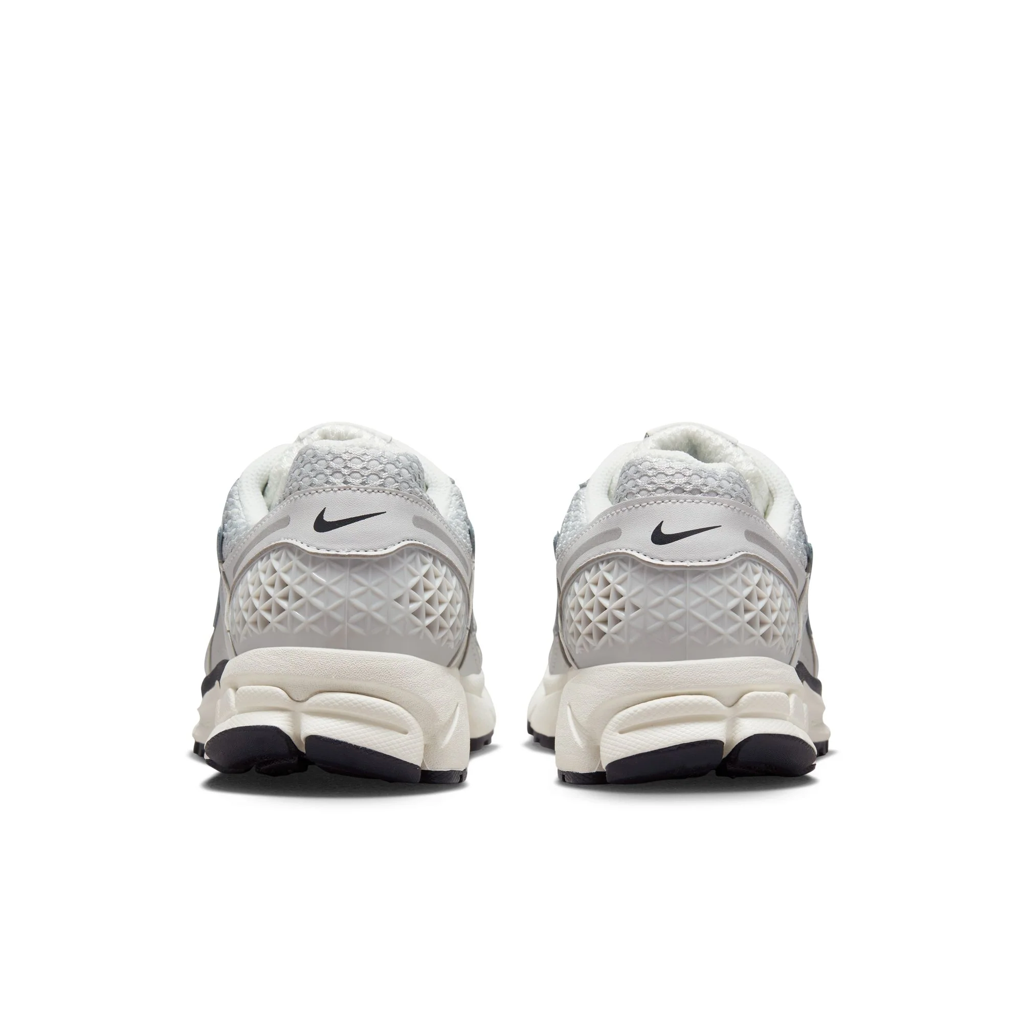 Women's Nike Zoom Vomero 5 - Photon Dust / Chrome Gridiron - Image 2